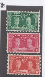 NEW ZEALAND # 199-201 VF- MVLH CAT VALUE $35.50