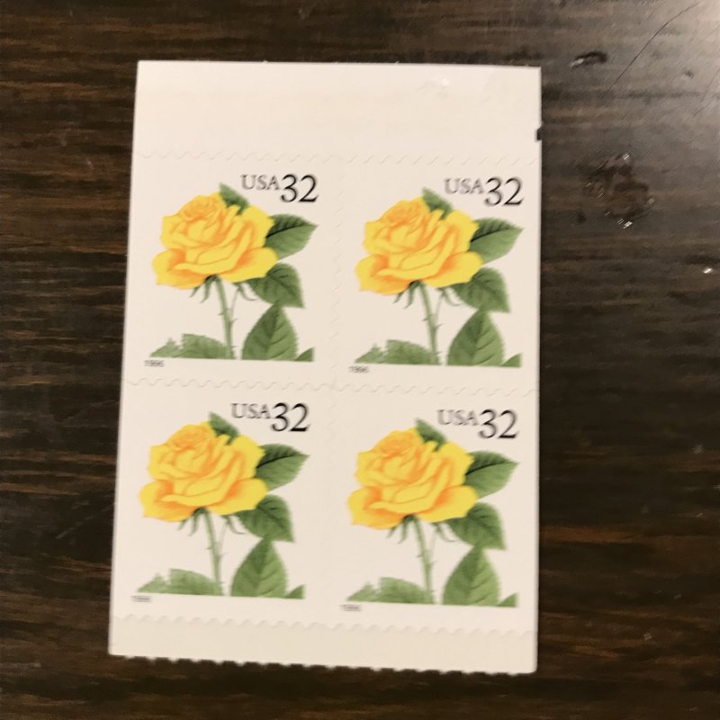 US SCOTT 3049b - 32¢ Yellow Rose - Booklet Pane of 4 - MNH - 2011 SSCV $2.60