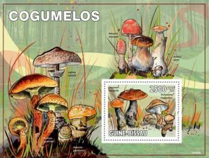 GUINEA BISSAU - 2010 - Mushrooms - Perf Souv Sheet - Mint Never Hinged