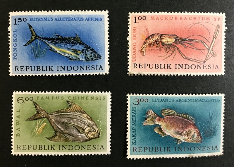 Indonesia - #589-92 Marine Life - small black stain on 1.00 & 3.00 - MNH