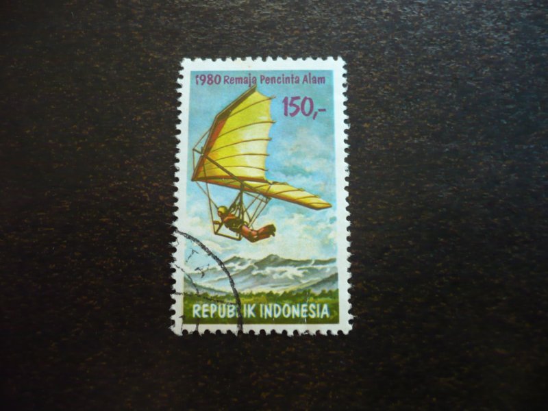 Stamps - Indonesia - Scott# 1072 - Used Part Set of 1 Stamp