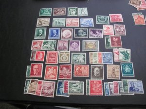 GERMANY 1940'S MNH 34  SETS   (113)