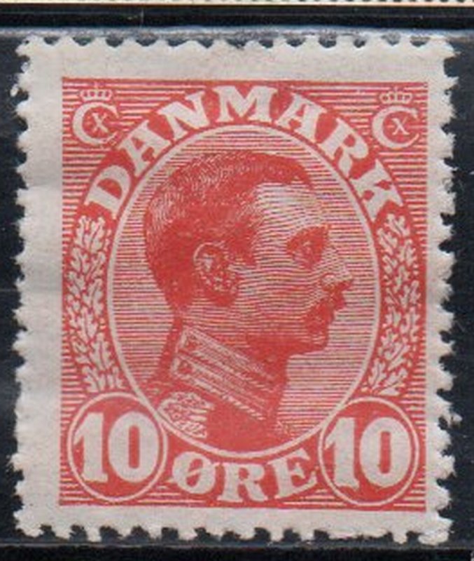 Denmark Sc 100 1913 10 ore red Christian X  stamp mint