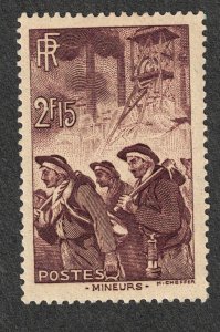 France, Scott # 343, Mint Hinged, Cat = $ 9.50.  Lot 230859 -01