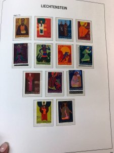 LIECHTENSTEIN – SOLID COLLECTION IN PAIR OF HINGELESS DAVO ALBUMS – 425277