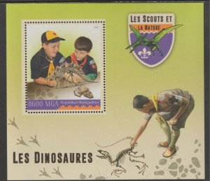 SCOUTS & DINOSAURS   perf deluxe sheet with one value mnh