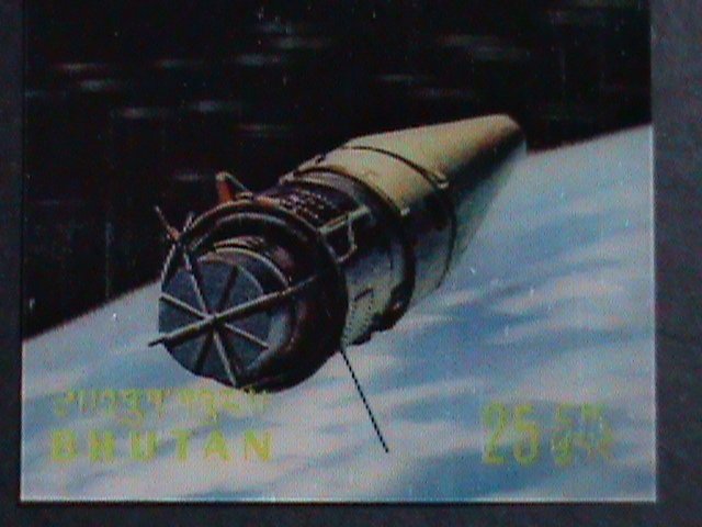 ​BHUTAN-1969 SC#108D- CONQUEST OF SPACE-ASTRONAUT LANDING ON MOON-3D STAMP MNH