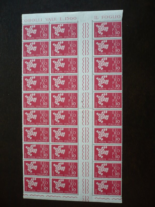 Europa 1961 - Italy - Gutter Block of 30