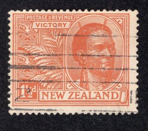 New Zealand 1920 1 1/2p brown orange Chief, Scott 167 used, value = 55c