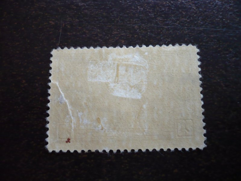 Stamps - Canada - Scott# 225 - Used Part Set of 1 Stamp