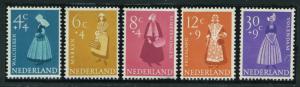 Netherlands Scott B321-325NH** 1958 costume set CV$16.80