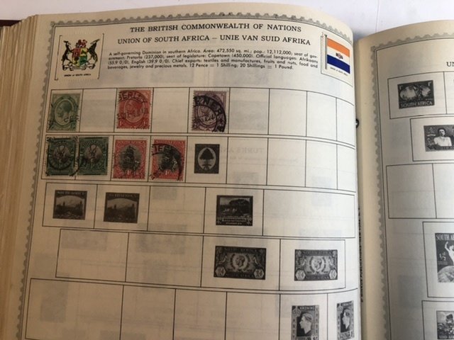 The New World Wide Postage Stamp Album Lots Of Old Stamps