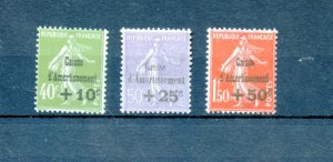 FRANCE SCOTT #B31/33 MINT HINGED