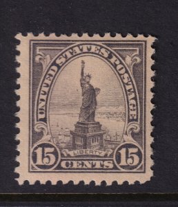 1922 Statue of Liberty Sc 566 gray 15c MH single  CV $16 (G