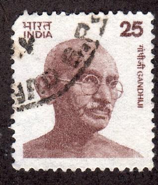 India 677 - Used - Gandhi (17 x 20mm) (cv $2.25)