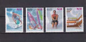 SA13f Pakistan 1995 National Water Sports Gala, Karachi mint stamps