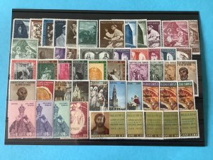 Vatican Post 1960-1970  Mint Never Hinged Stamps R46388