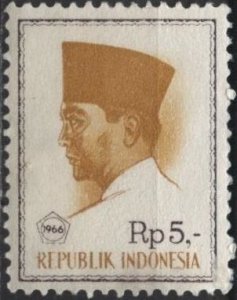 Indonesia 685 (mnh) 5r Pres. Sukarno, sepia & ocher (1966)