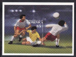 Dominica-Sc#939-unused NH sheet-Sports-World Cup-Soccer-1986