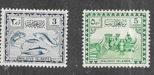 Maldives #29-30  (MLH)  CV$3.10