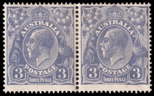 Australia Scott 30 Pair, Ultramarine, Perf. 14 (1924) Mint H F-VF M