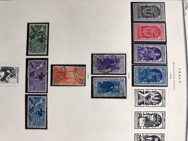 Italy - Early 1900s - 10 Pages - Stamps in Mounts - See Scans $$$