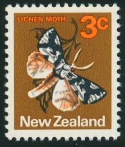 NEW ZEALAND Sc 442 VF/MNH - 1970 3¢ Lichen Moth - Fresh