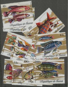 Guinea 570-81 * mint LH-HR fish (2107 308)