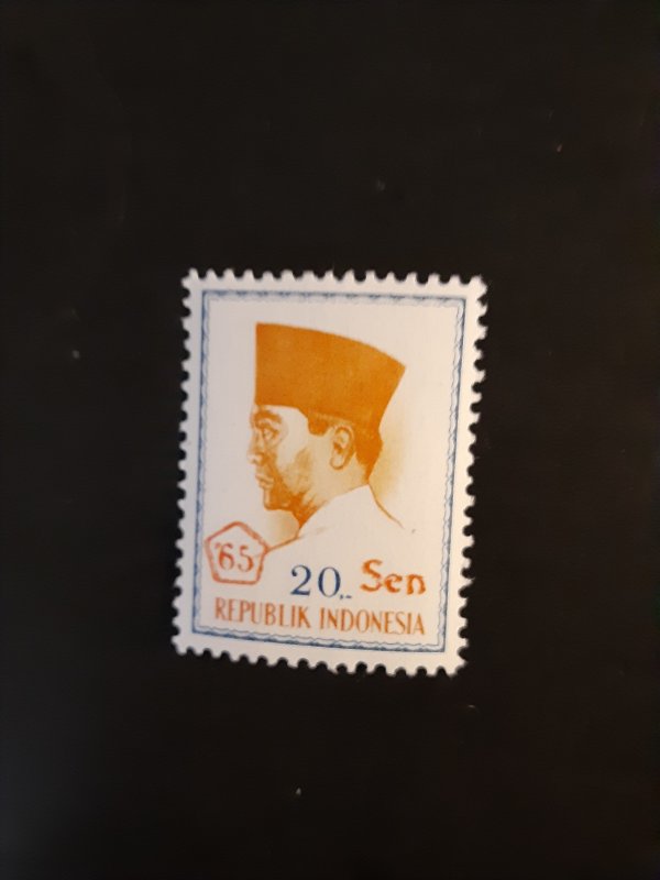 +Indonesia #661              MNH