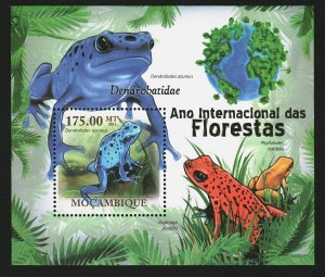 Mozambique MNH S/S Colorful Frogs 2011