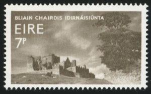 IRELAND Sc 232 F-VF/MNH* - 1967 7p - Rock of Cashel - *Slightly Disturbed Gum