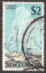 Valuable : 1968 New Zealand Sc #404 - $2 Pohutu Geyser. Used stamp Cv$19