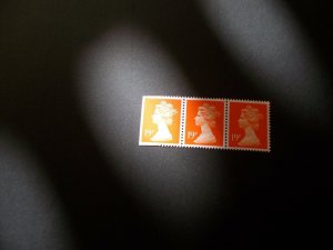 Specialised Machin 1988 19p in Strip of 3 - Stamp at left 50% Imperf SG X956a UM