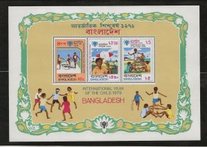 BANGLADESH Sc 163a NH issue of 1979 - souvenir sheet - CHILDREN 