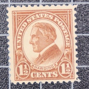 Scott 553 - 1.5 Cents Harding - MNH - Nice Stamp - SCV - $4.10