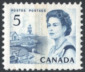 Canada SC#458p 5¢ QE II, Fishing Port on the Atlantic Coast (1967) MLH