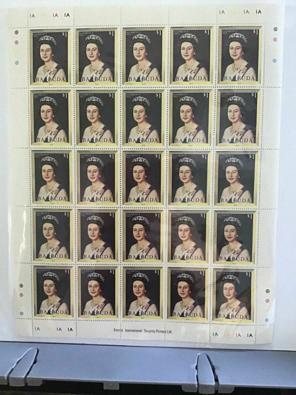 Barbuda Queen Elizabeth 11   stamp sheet R27658D