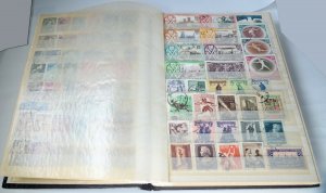 2000+ Poland Postage Europe Stamp Collection in 2 Albums Used