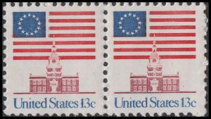 US 1622 Flag over Independence Hall 13c horz pair (2 stamps) MNH 1975