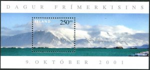 Iceland 951 sheet, MNH. Stamp Day 2001. Esja Mountain.