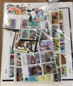 1995 USPS  Mint Set  Commemorative year set sealed 