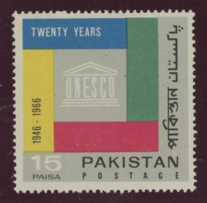 Pakistan #226 Mint (NH) Single