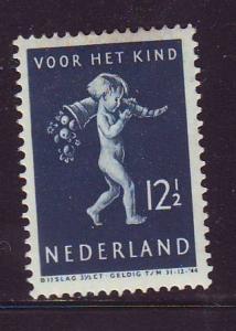 Netherlands Sc B122 1939 12 1/2c Child Welfare stamp mint