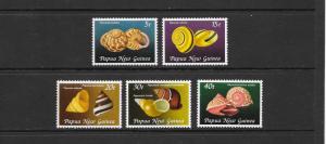 SHELLS- PAPUA NEW GUINEA #549-553