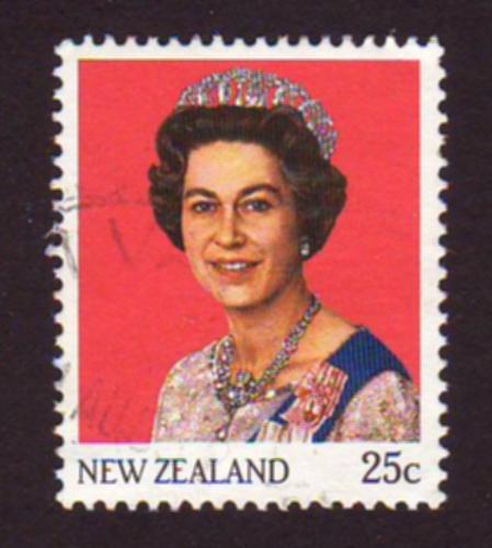 New Zealand 1985 Sc#828, SG#1370 25c Queen Elizabeth II USED.