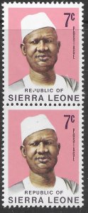 Sierra Leone #426 MNH pair.