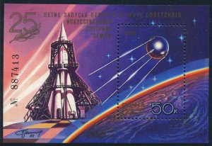 Russia 5083, MNH. Michel 5214 Bl.157. Space researches:Sputnik, 25th Ann. 1982.