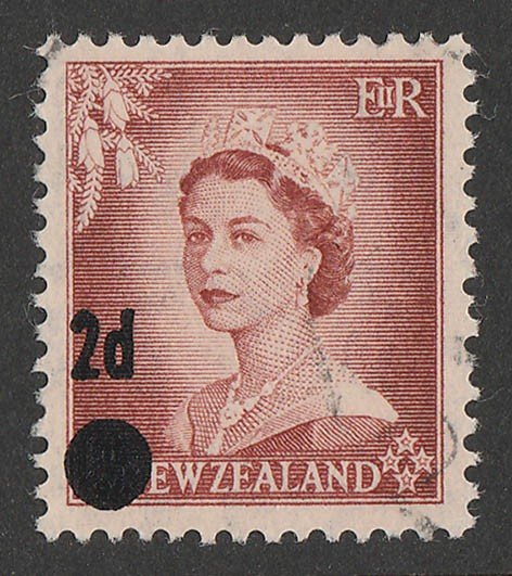 NEW ZEALAND 1958 QEII 2d error on 1½d 'stars'. NZ retail $350. Scarce genuine.