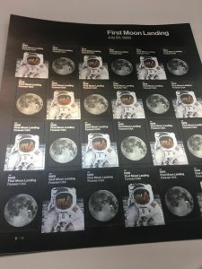 US 5399-5400 5400a 1969 First Moon Landing forever sheet (24 stamps) MNH 2019 