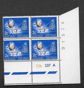 SOUTH AFRICA SC# 329 CB/4 LR 236/237A  FEB 1970 SWISS PAPER I8  F/MNH